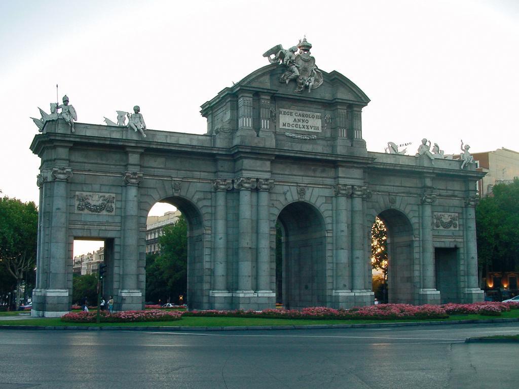 Hotel Zentral Castellana Norte Madrid Kültér fotó
